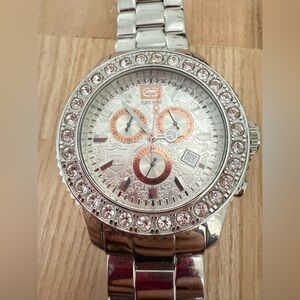 Marc Ecko silver tone masterpiece chrono crystal
Accented watch NEW BATTERY